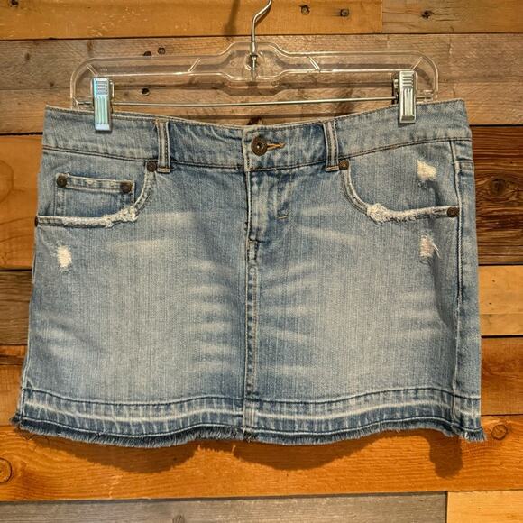 Vintage Y2K Distressed Denim Mini Cut Off Low Rise Skirt by Celebrity Pink Sz 9 - Picture 5 of 14